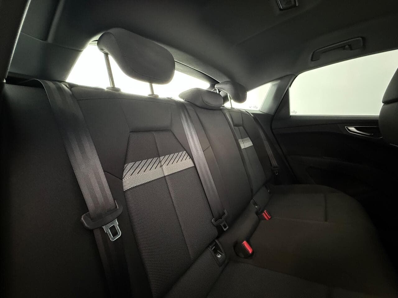 Audi Q4 e-tron thumbnail Seats Rear