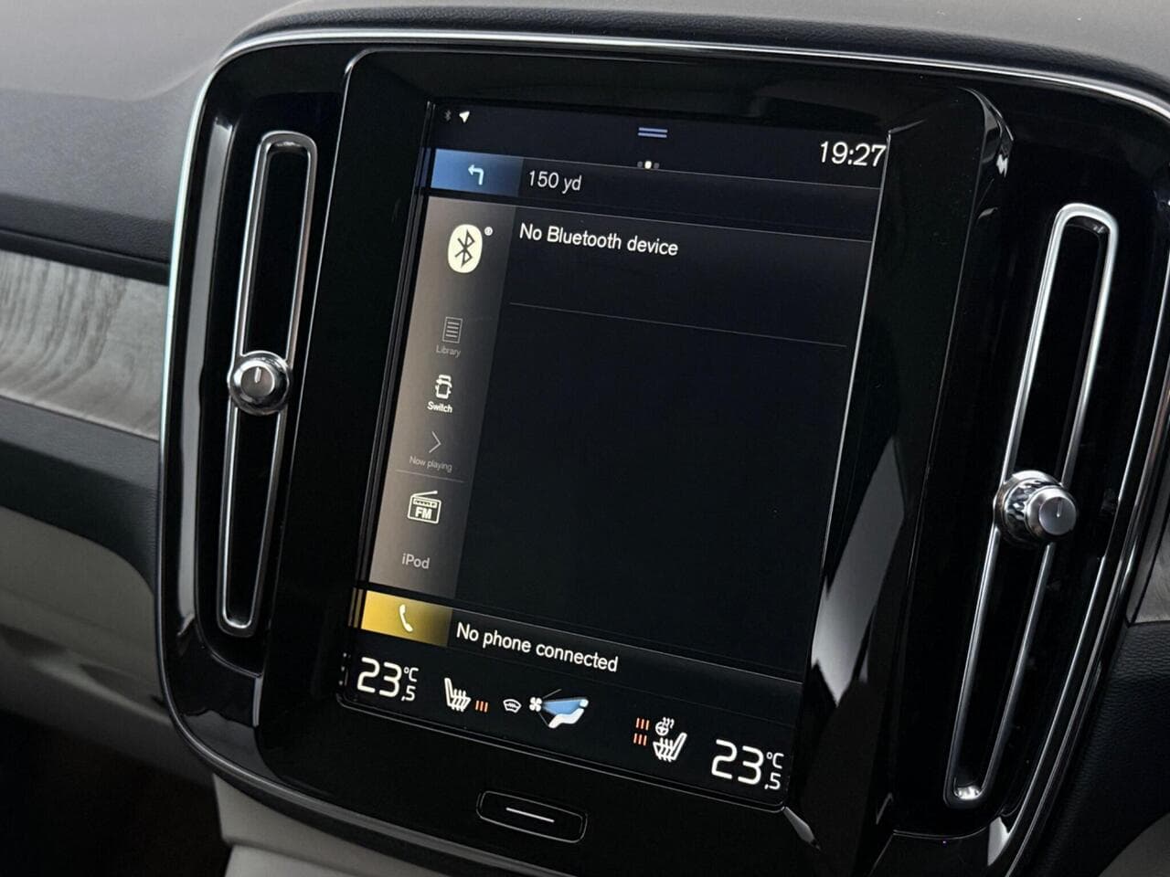 Volvo XC40 thumbnail Infotainment System