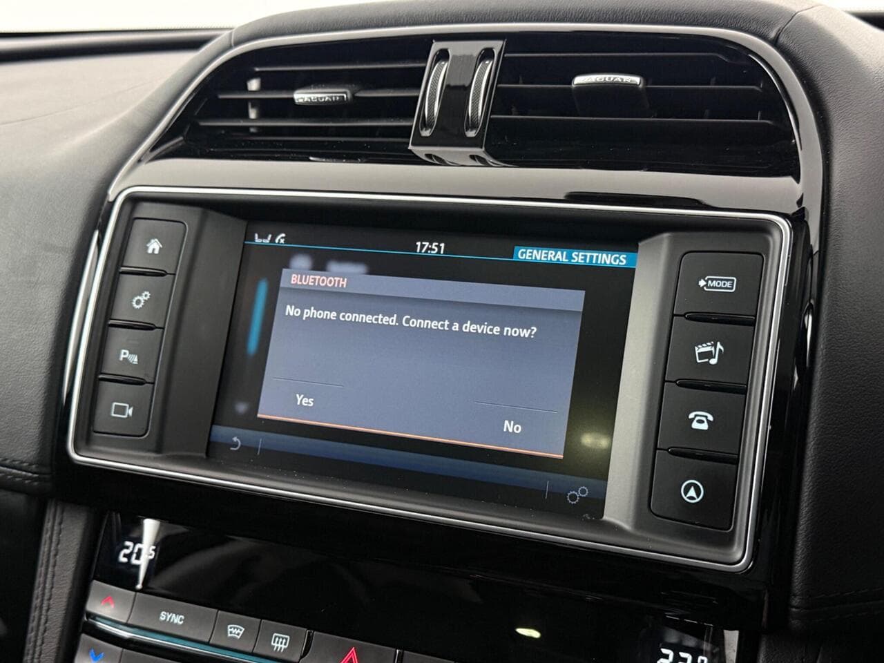 Jaguar F-PACE thumbnail Infotainment System