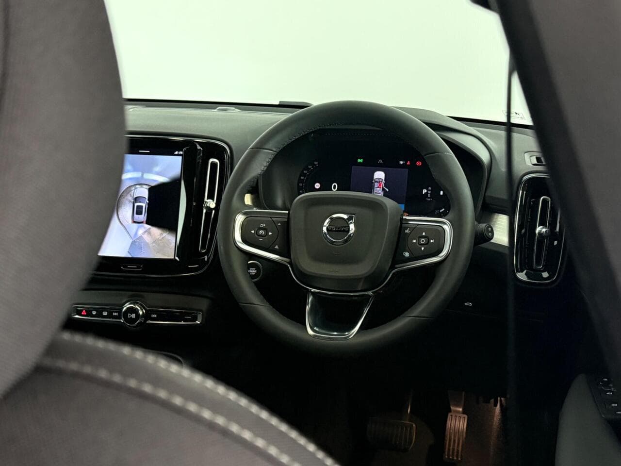 Volvo XC40 thumbnail Steering Wheel