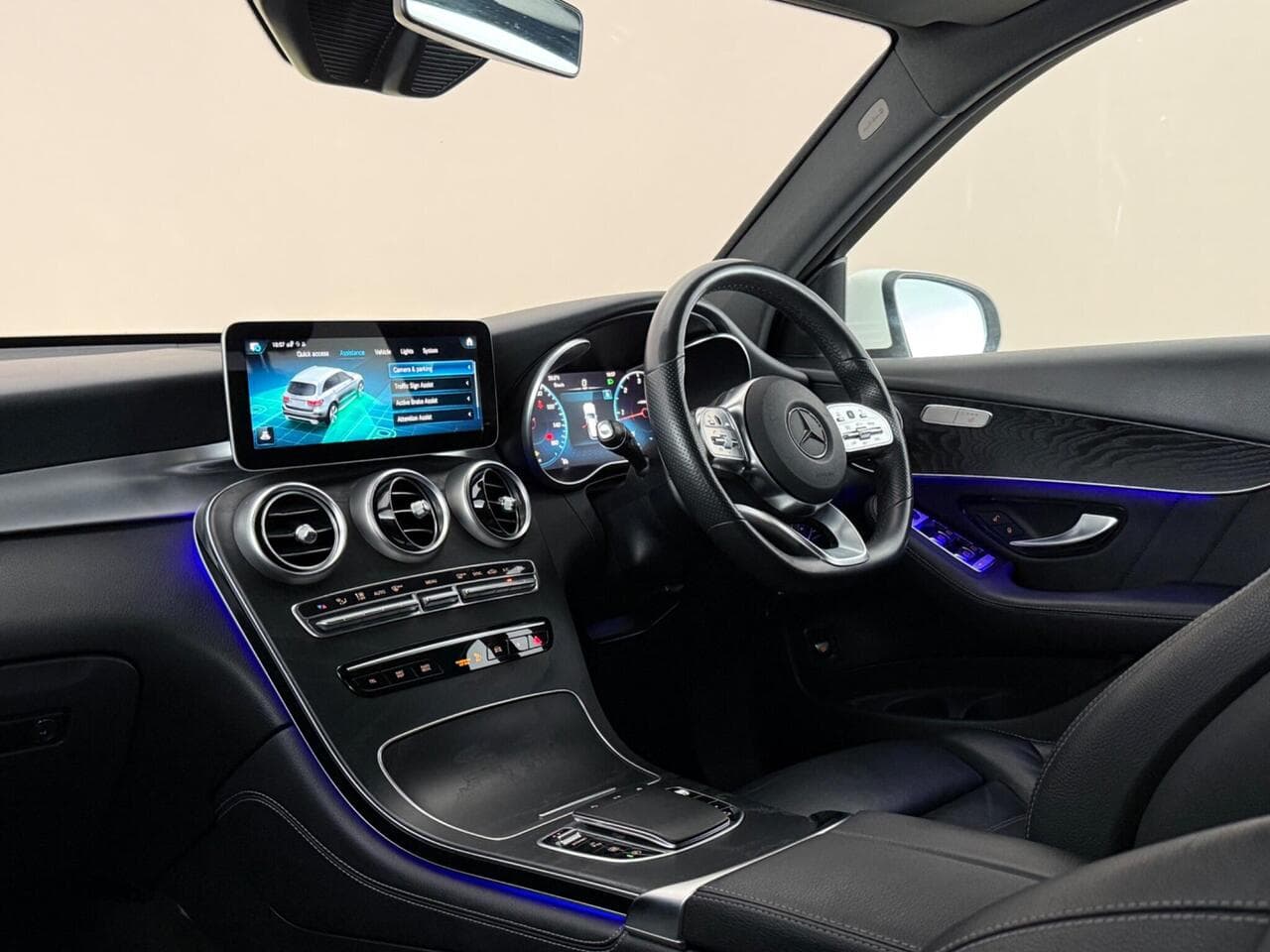 Mercedes-Benz GLC thumbnail Interior Front