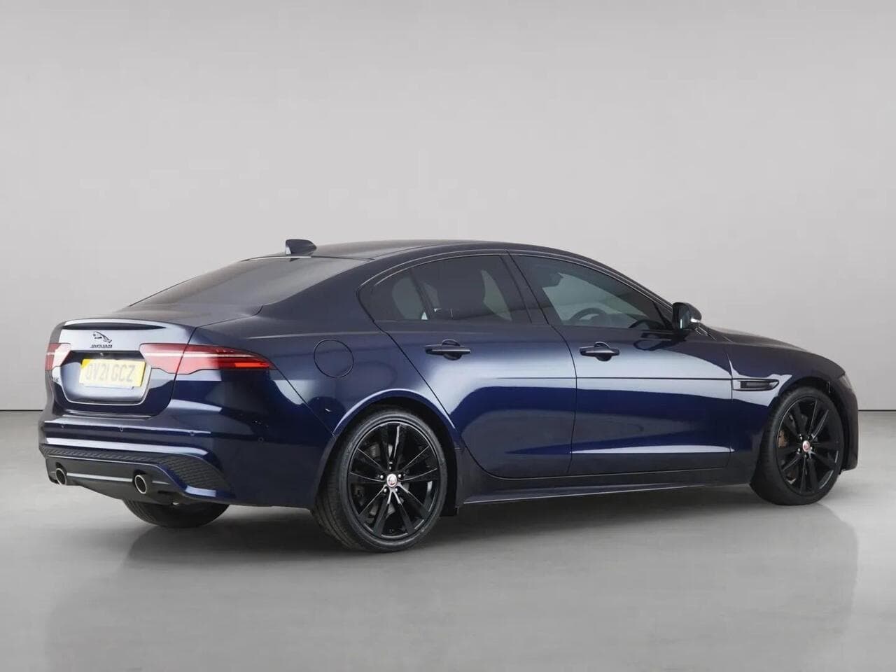 Jaguar XE thumbnail Rear Right