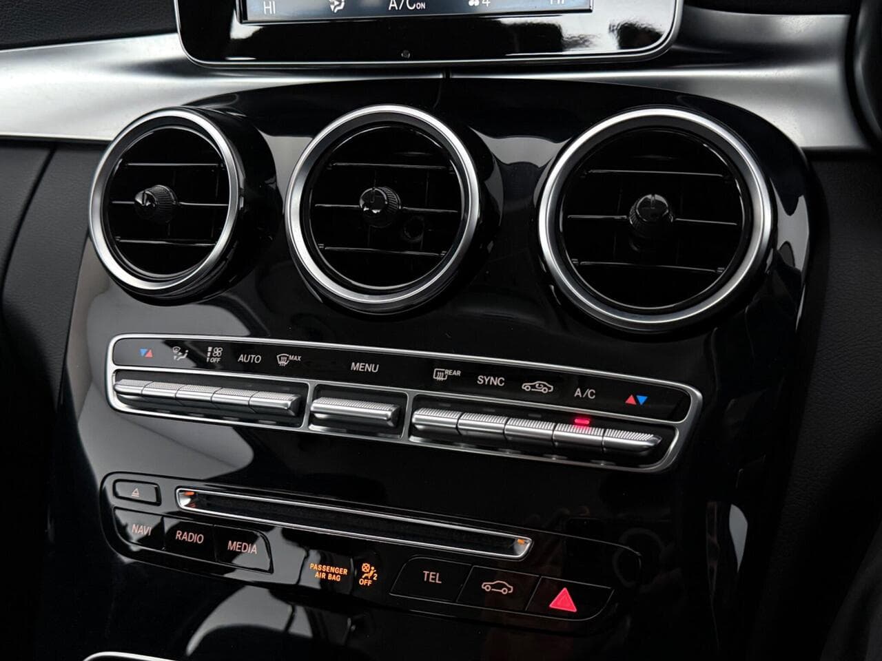 Mercedes-Benz C Class thumbnail Infotainment System