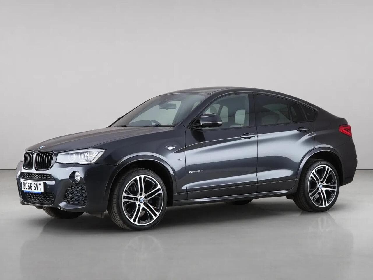 BMW X4 thumbnail Side Left