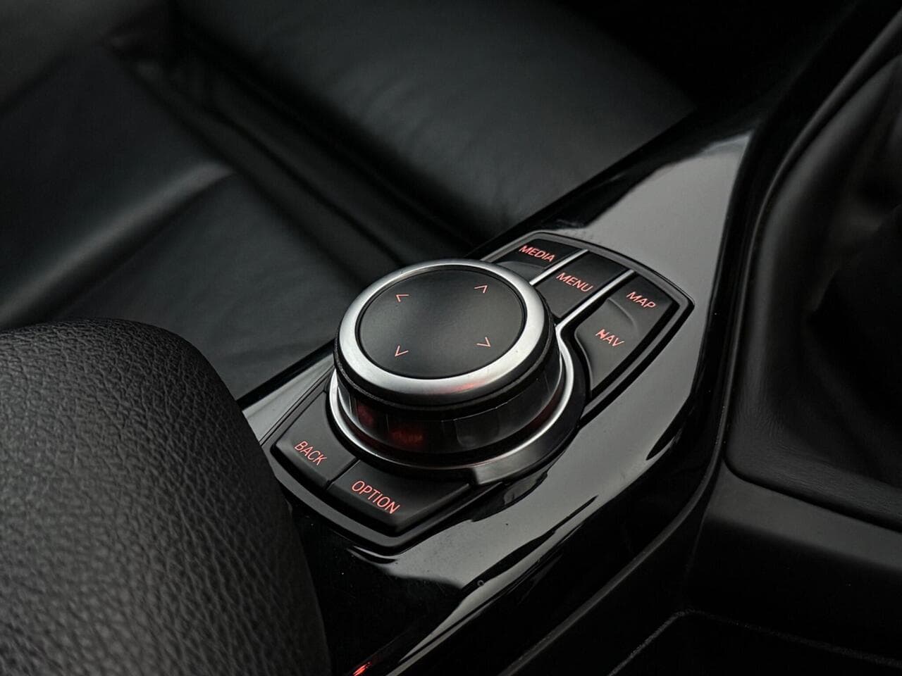 BMW 1 Series thumbnail Misc Controls