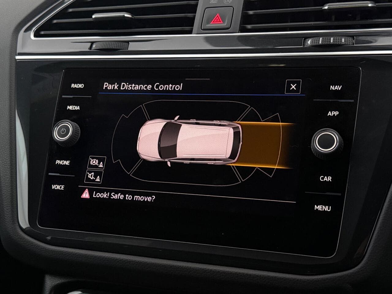 Volkswagen Tiguan thumbnail Infotainment System