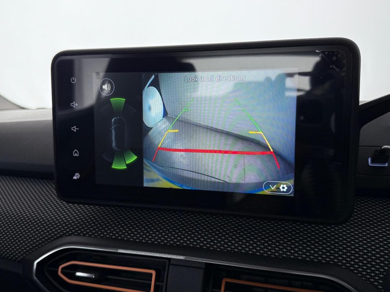 Dacia Sandero Stepway thumbnail Infotainment System