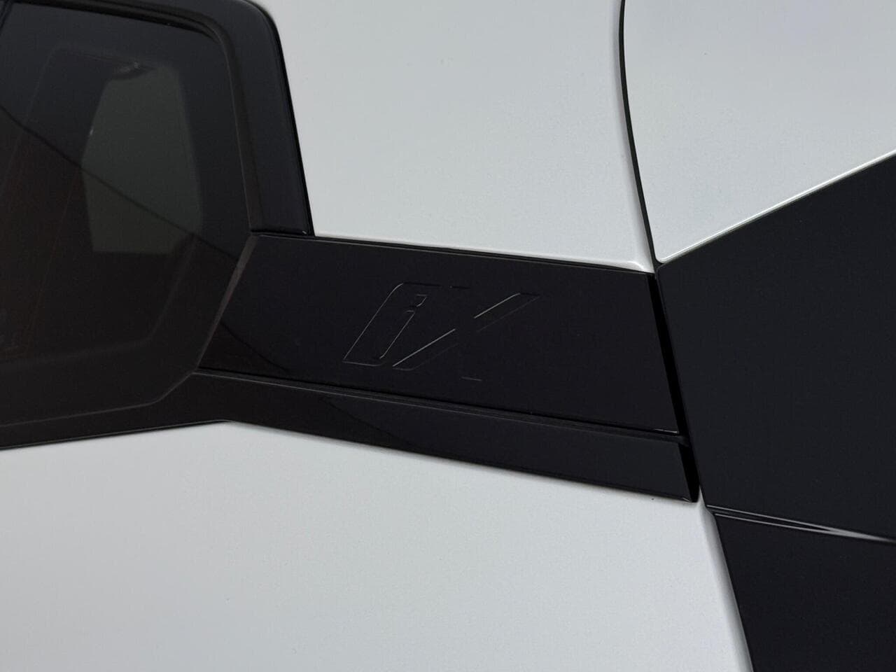 BMW iX thumbnail Inconclusive