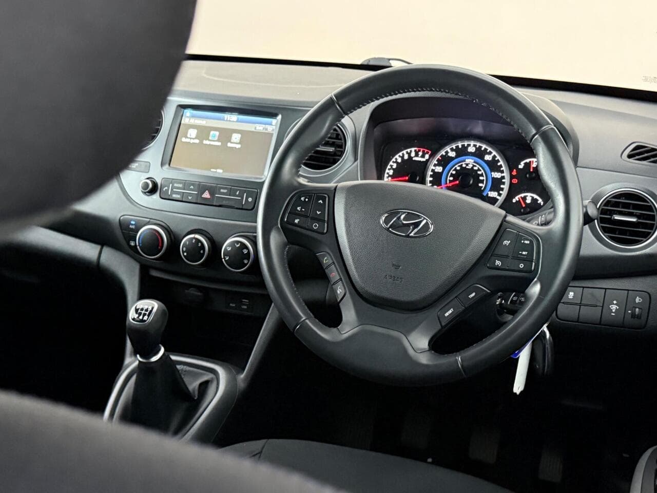 Hyundai i10 thumbnail Interior Front