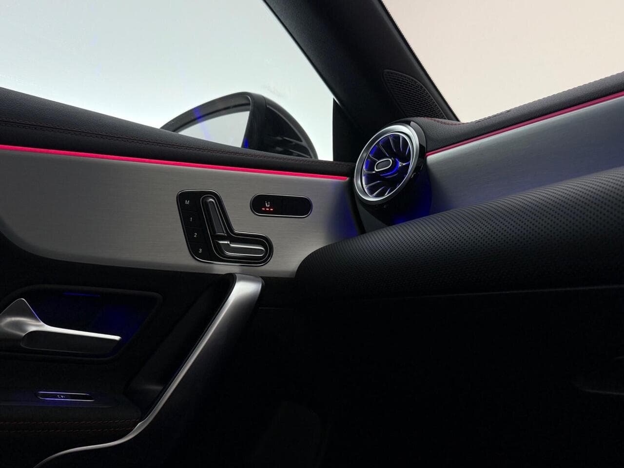 Mercedes-Benz CLA thumbnail Interior Front
