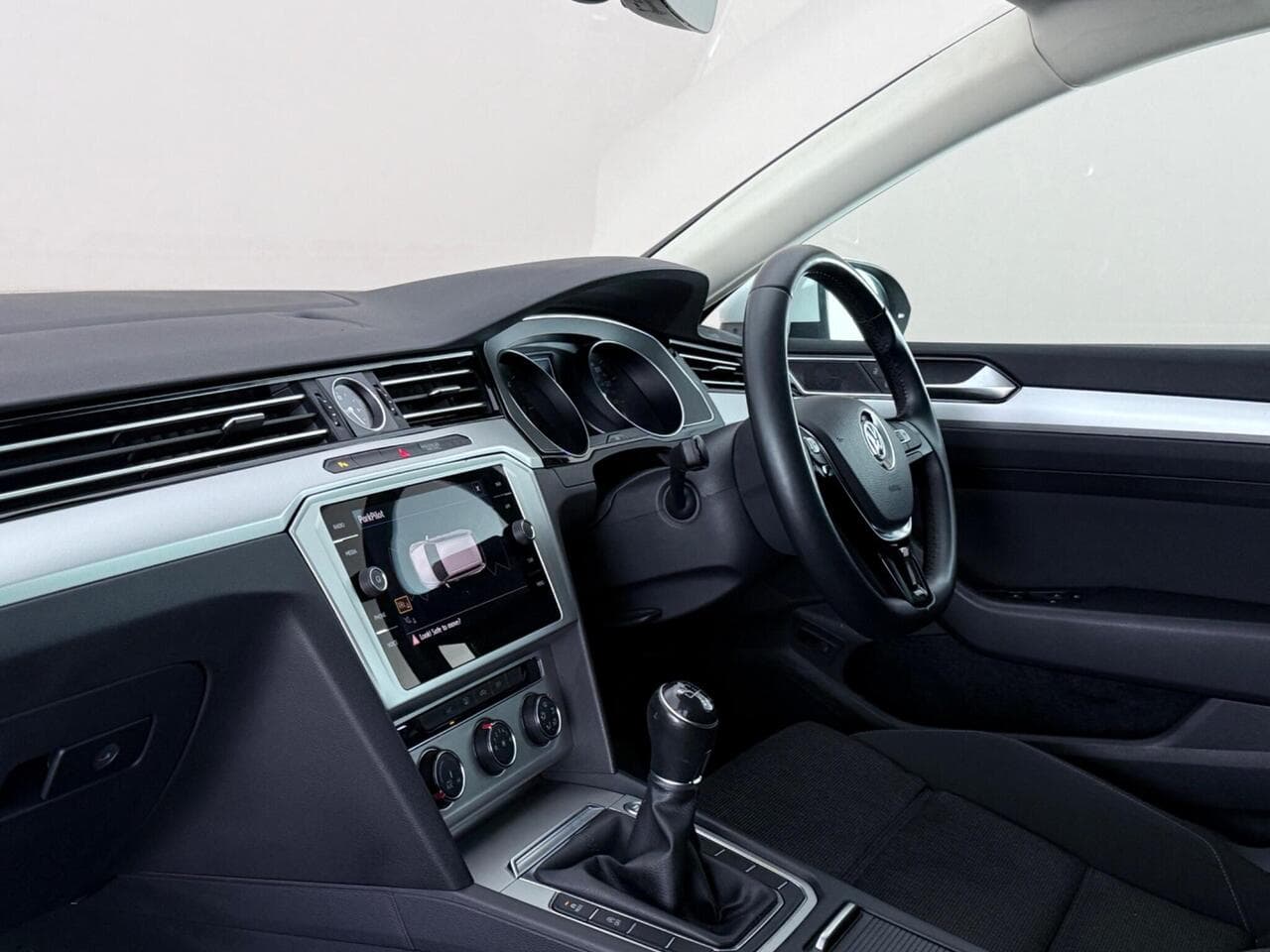Volkswagen Passat thumbnail Interior Front