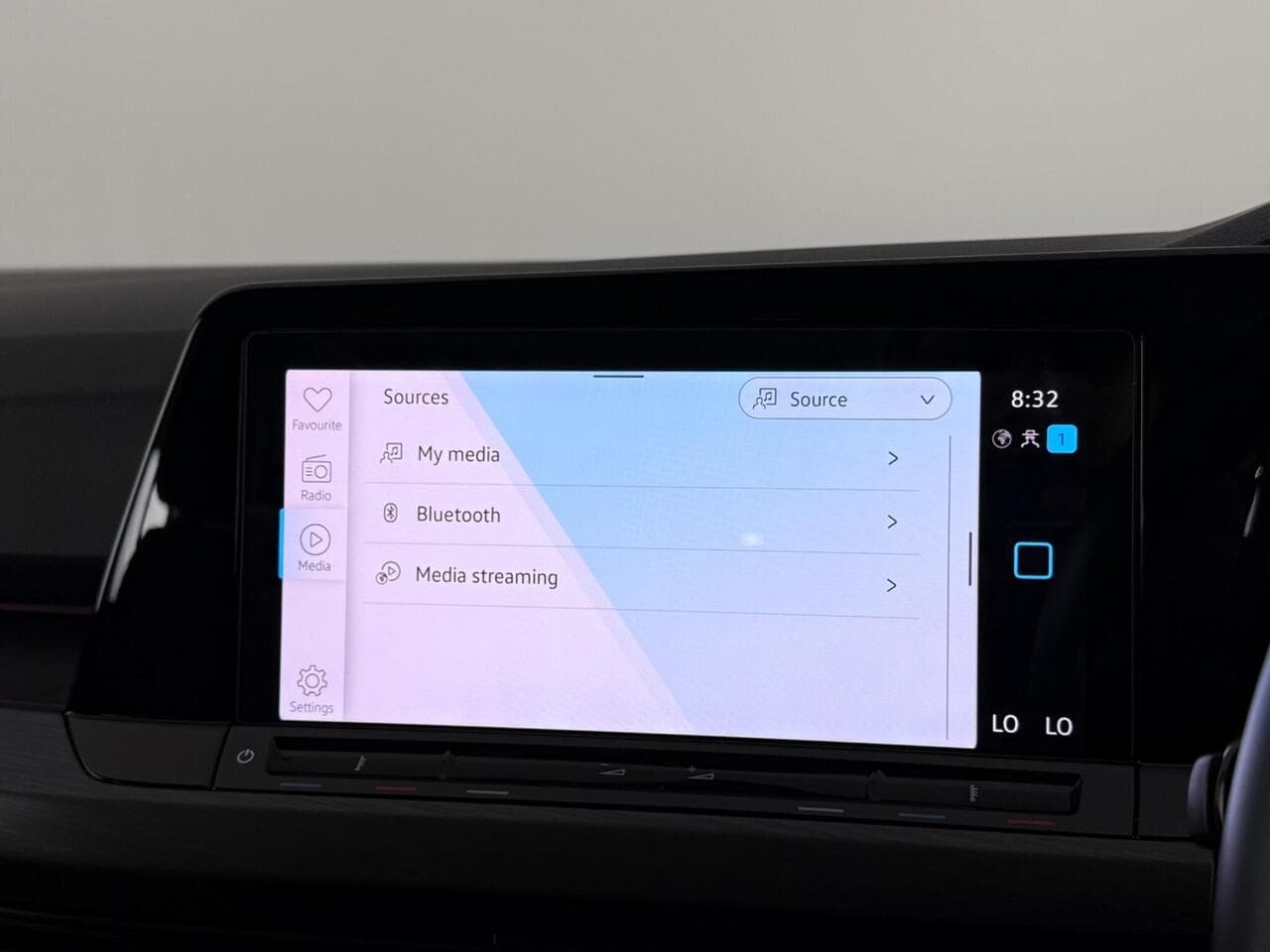 Volkswagen Golf thumbnail Infotainment System