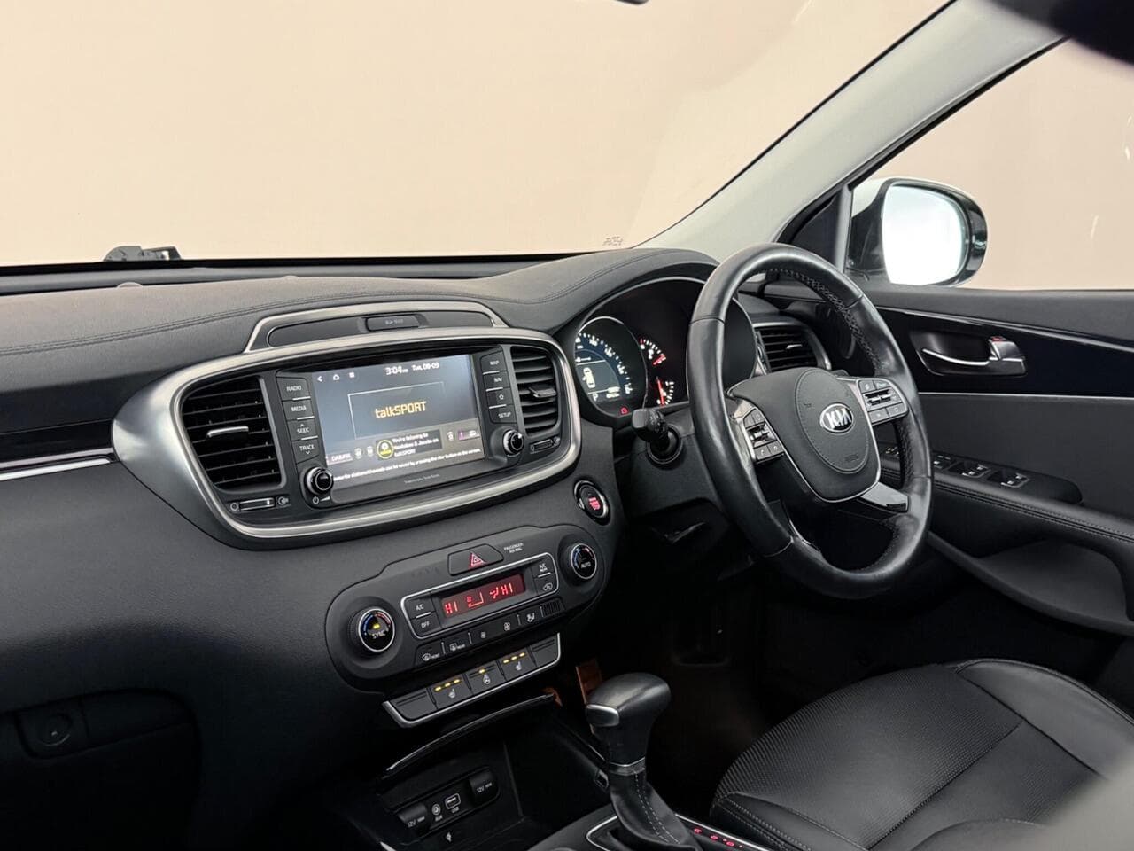 Kia Sorento thumbnail Interior Front