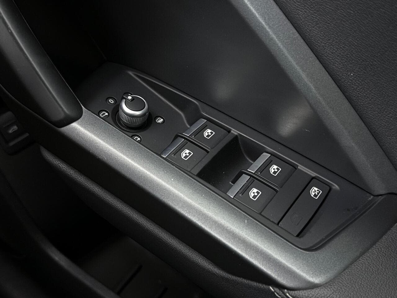 Audi Q3 thumbnail Misc Controls