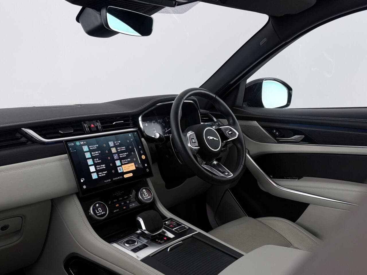 Jaguar F-PACE thumbnail Interior Front