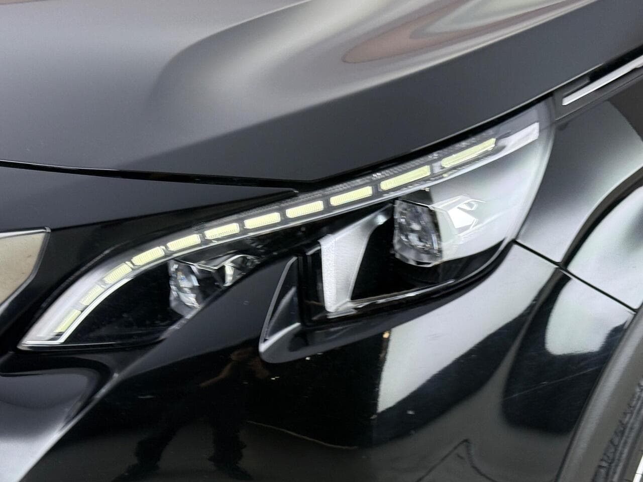 Peugeot 5008 thumbnail Lights Front