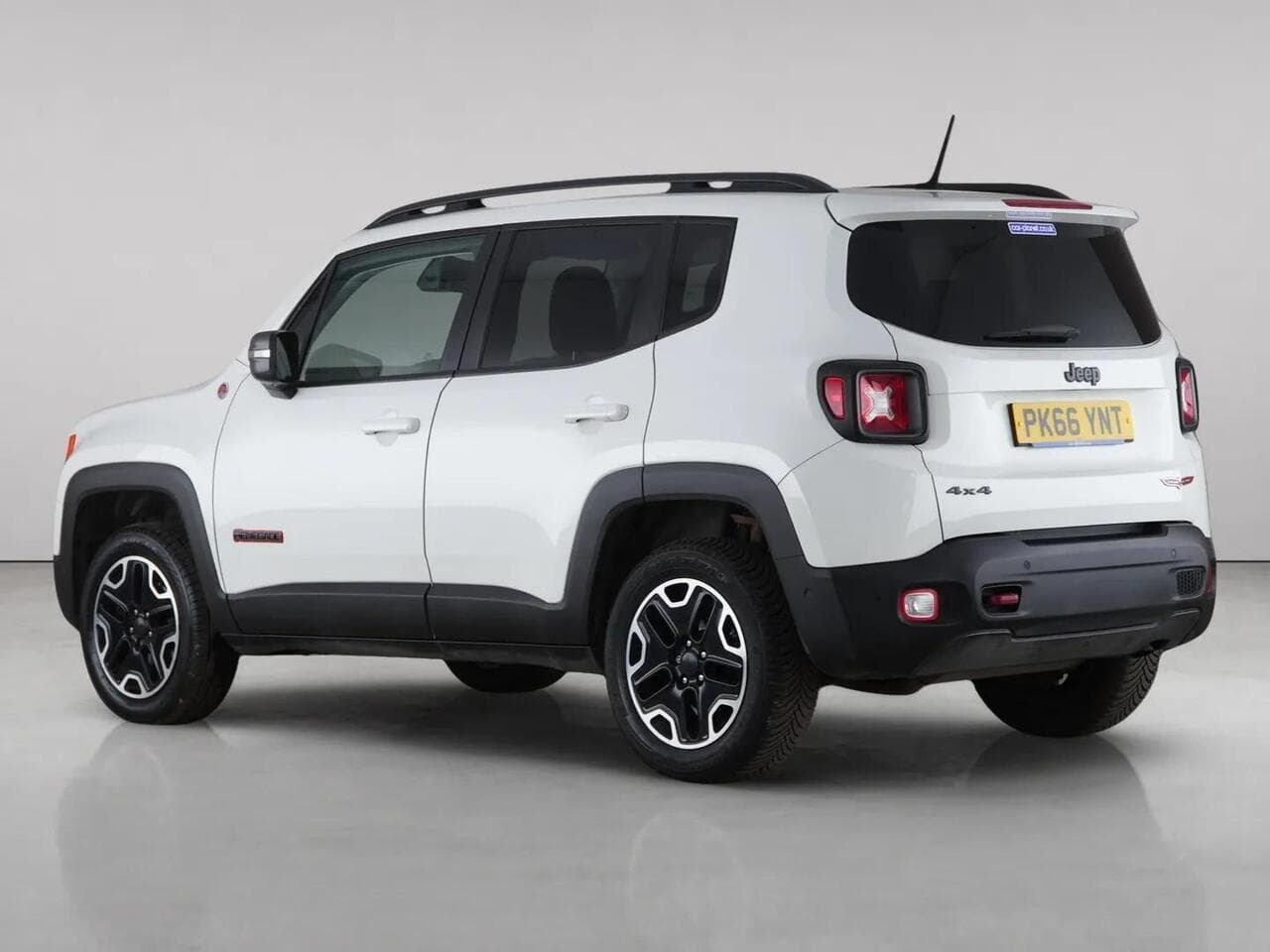 Jeep Renegade thumbnail Rear Left