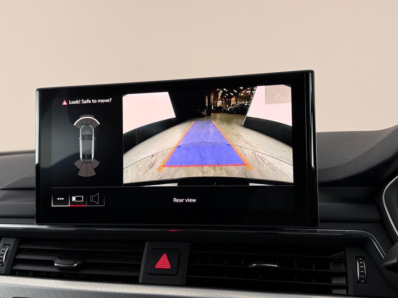 Audi A4 thumbnail Infotainment System