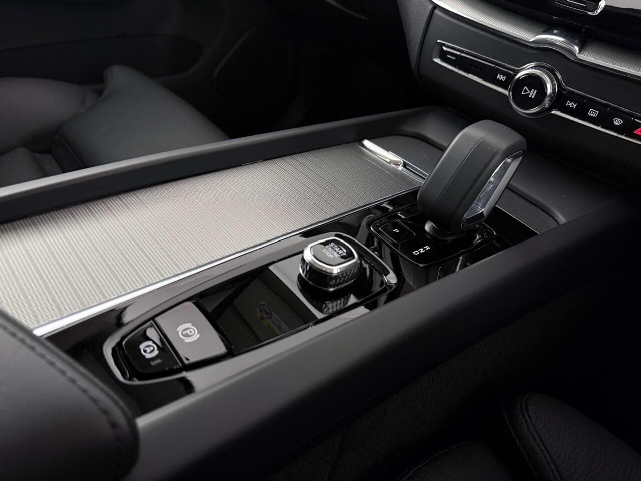 Volvo XC60 thumbnail Interior Front