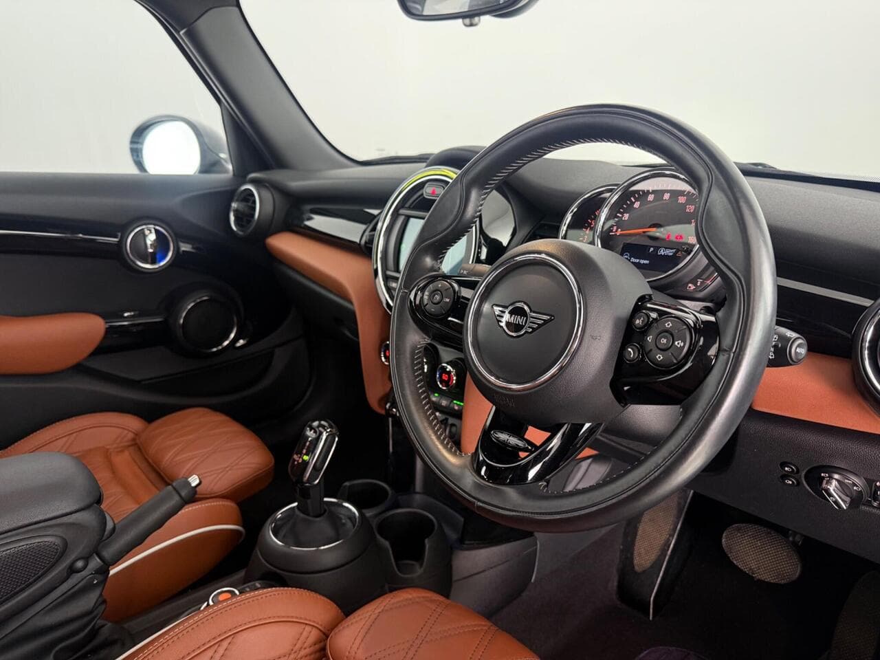 MINI Hatch thumbnail Interior Front