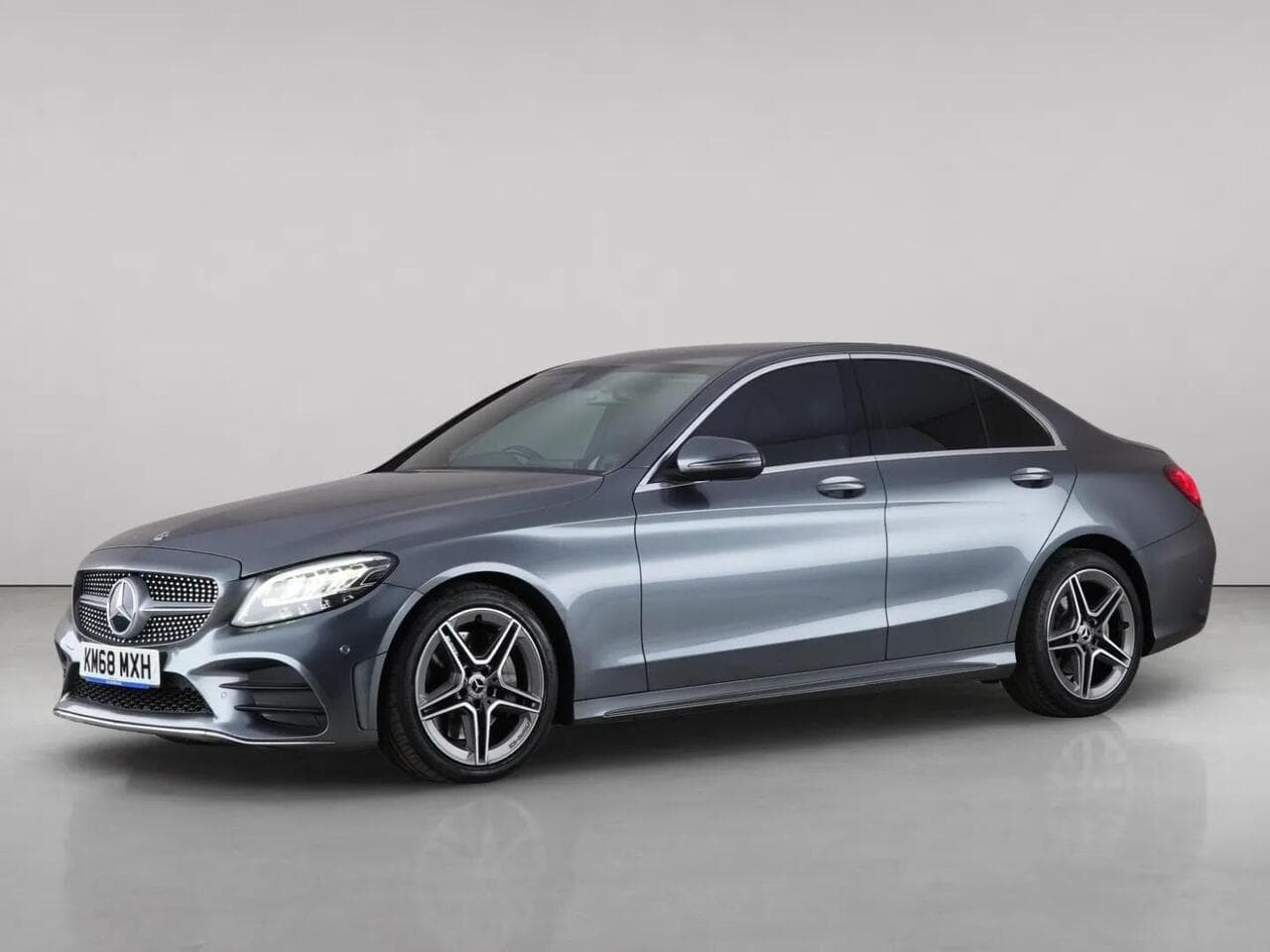Mercedes-Benz C Class thumbnail Front Left