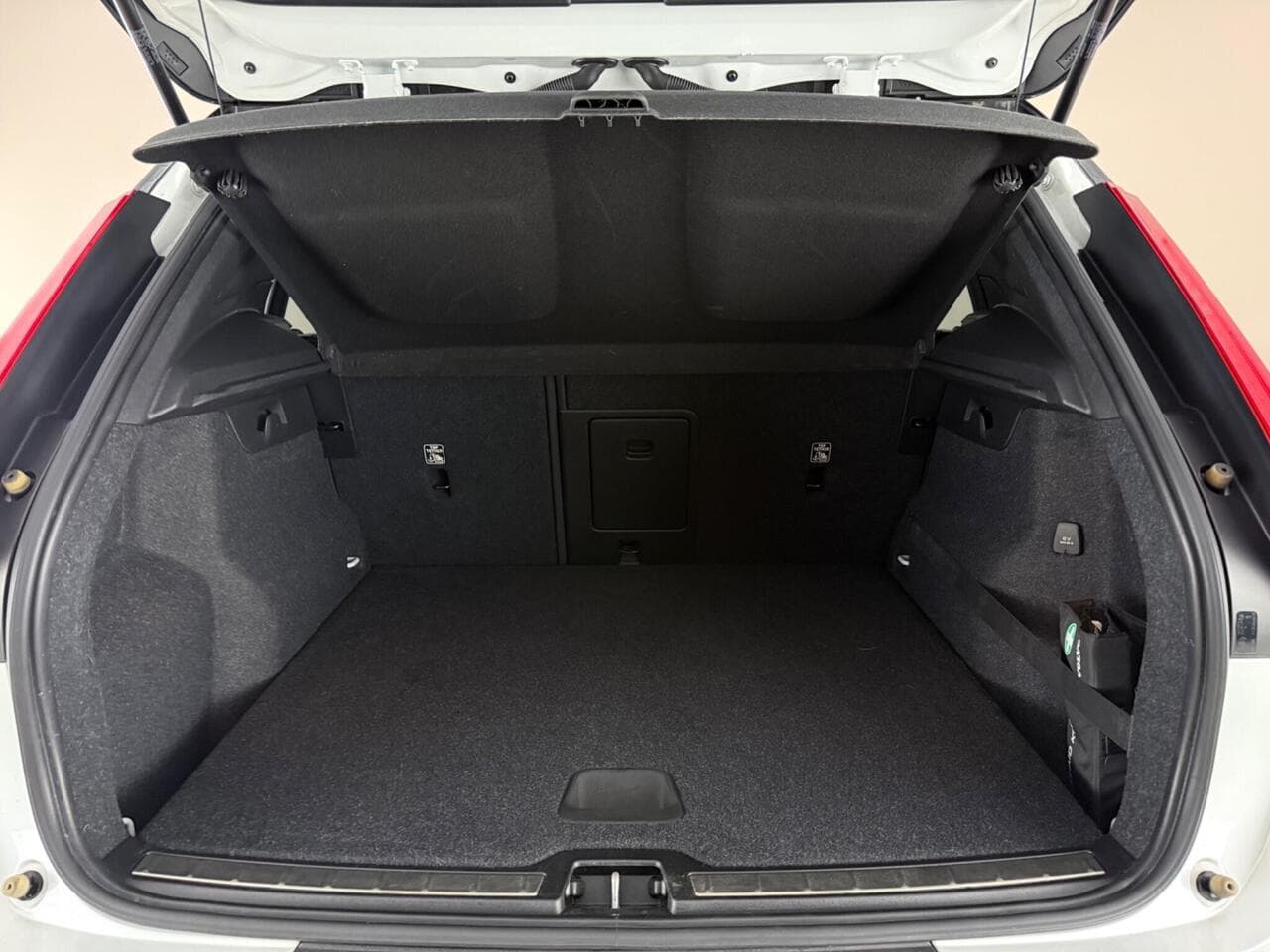 Volvo XC40 thumbnail Boot