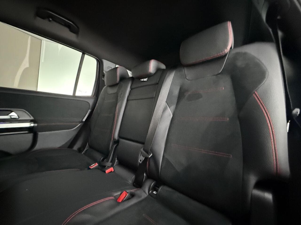 Mercedes-Benz GLB thumbnail Seats Rear