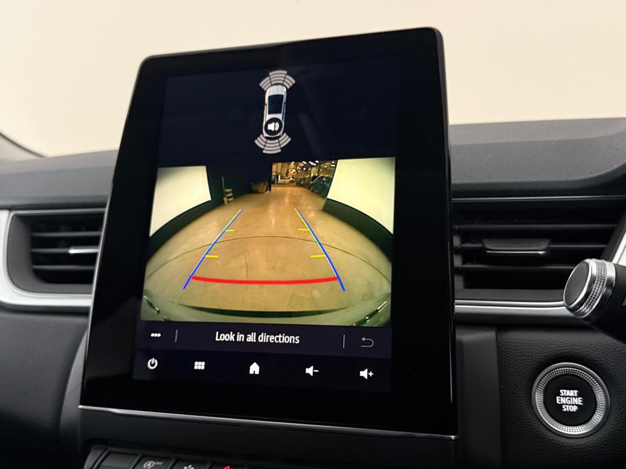 Renault Captur thumbnail Infotainment System
