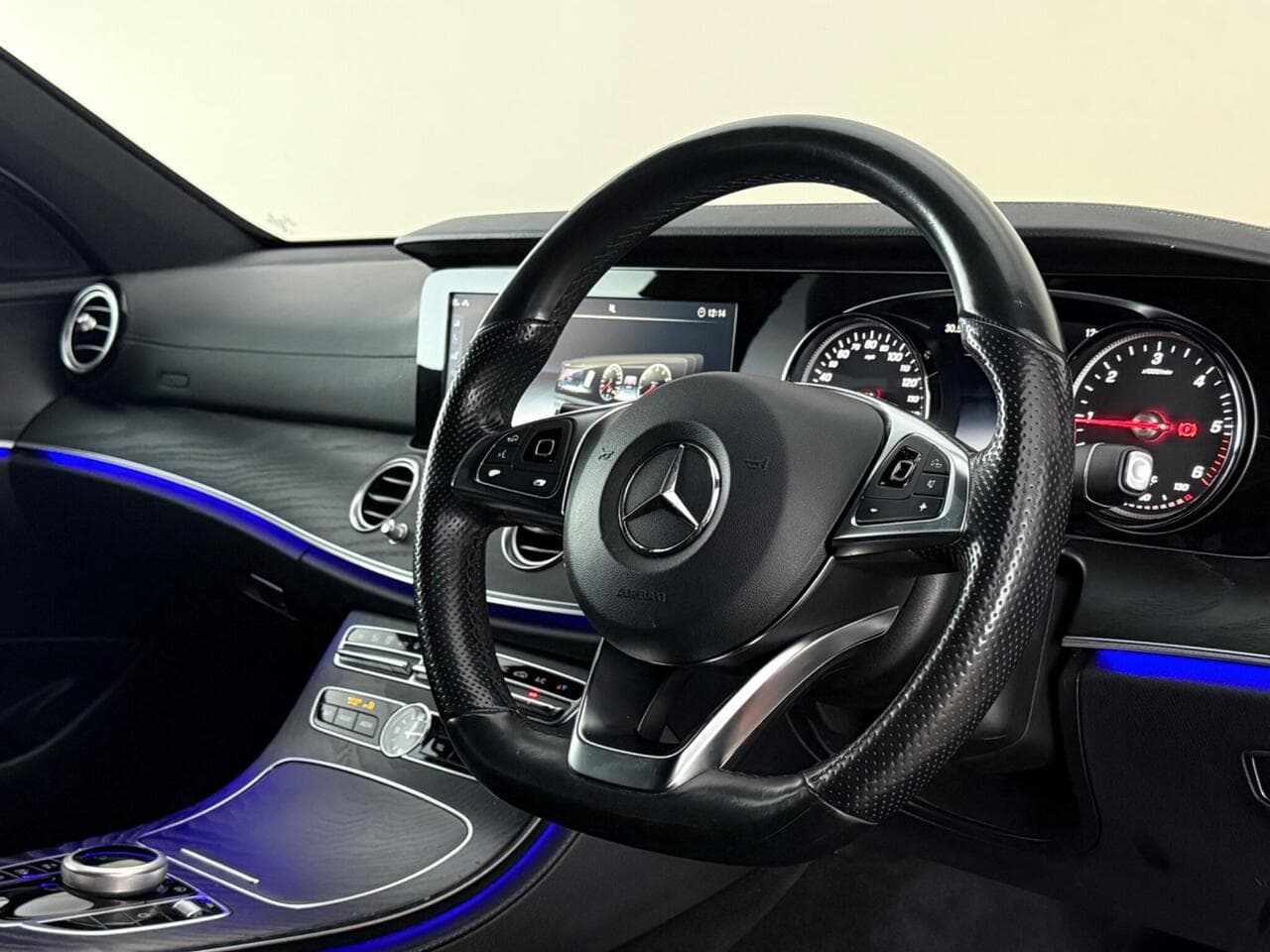 Mercedes-Benz E Class thumbnail Interior Front