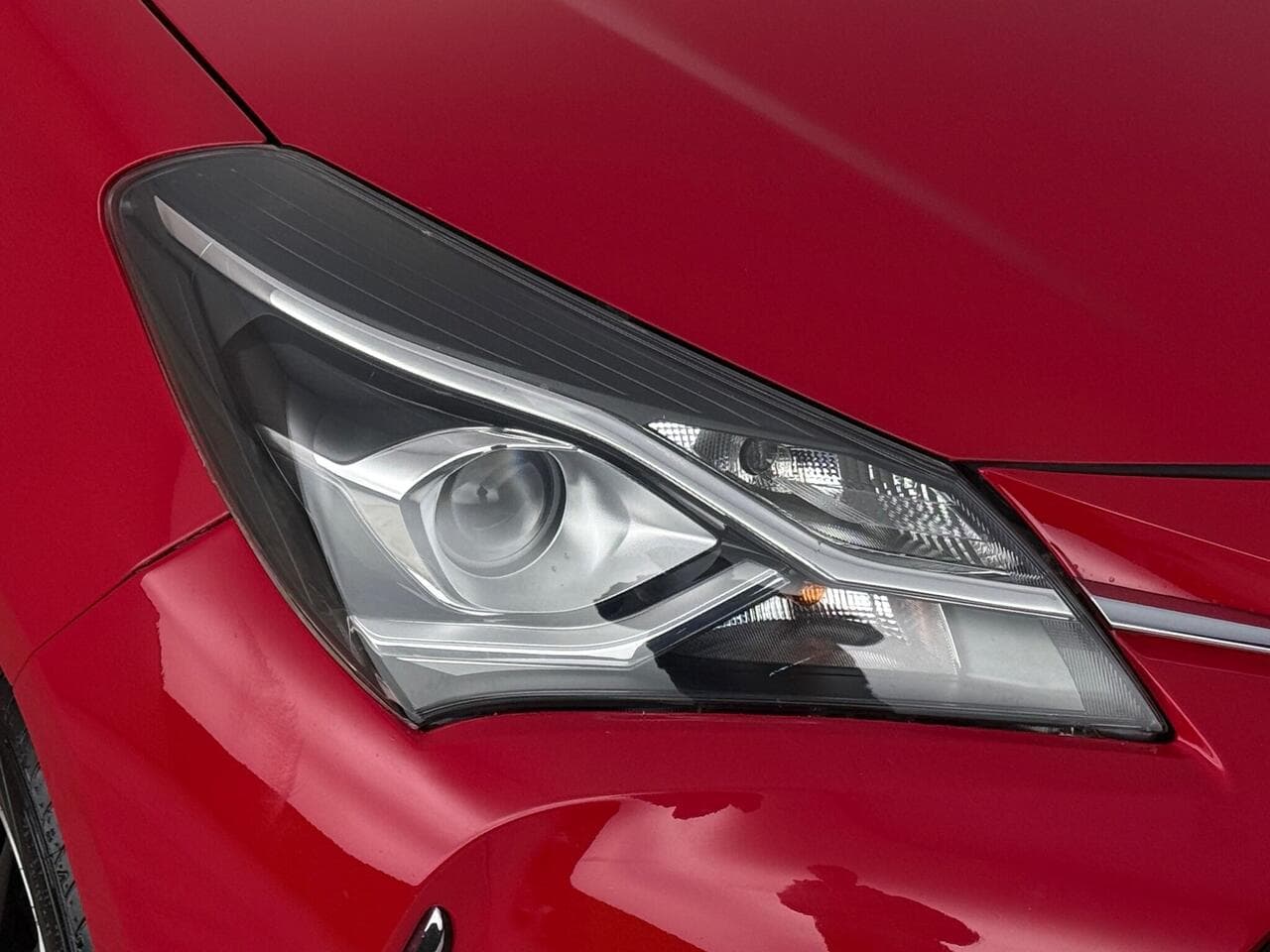 Toyota Yaris thumbnail Lights Front