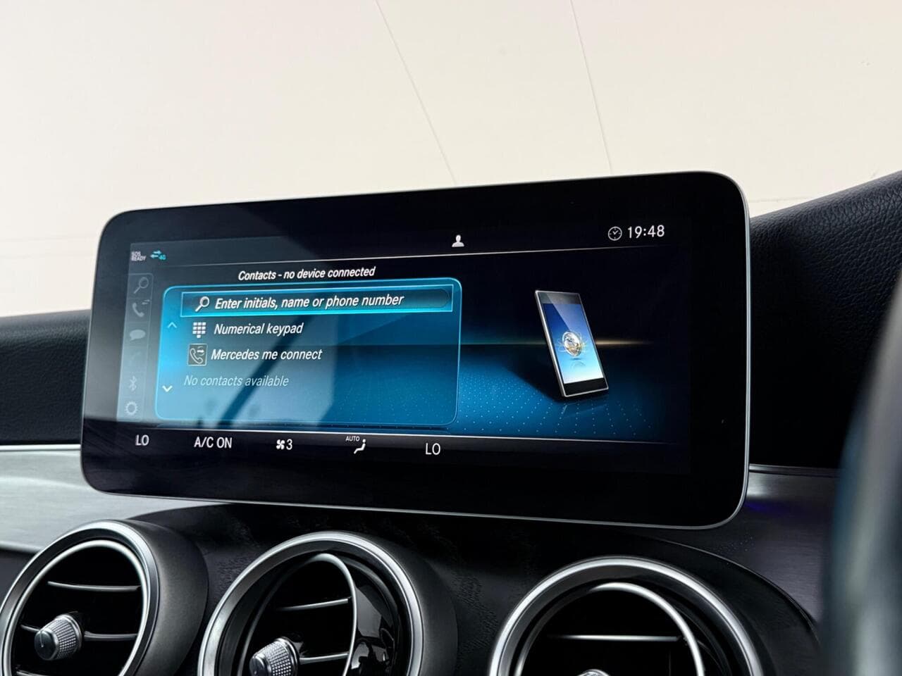 Mercedes-Benz C Class thumbnail Infotainment System