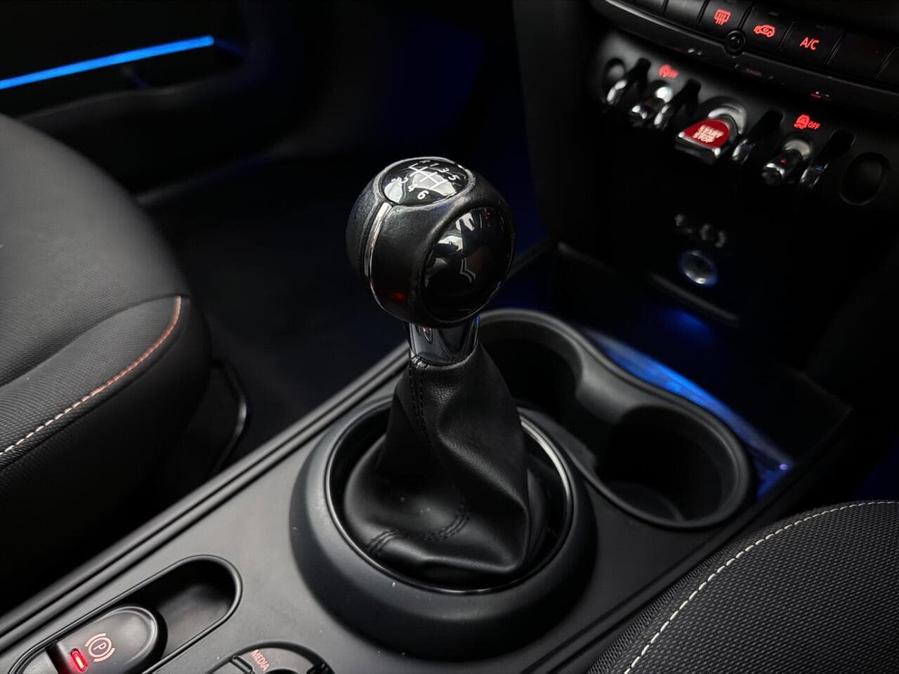 MINI Countryman thumbnail Interior Front