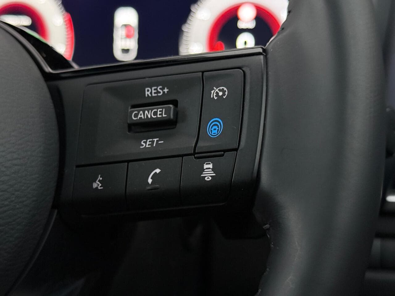 Nissan Qashqai thumbnail Misc Controls