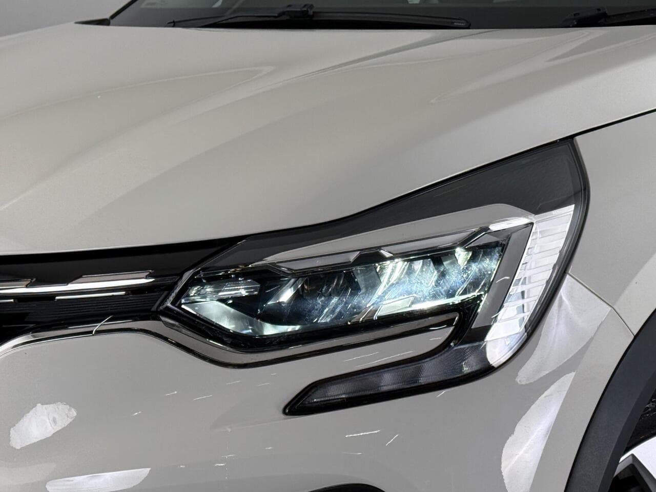 Renault Captur thumbnail Lights Front