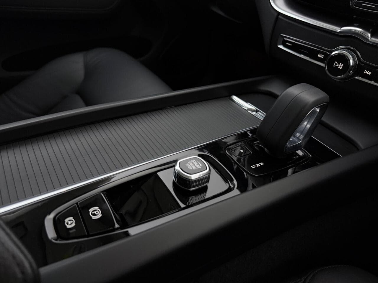 Volvo XC60 thumbnail Misc Controls