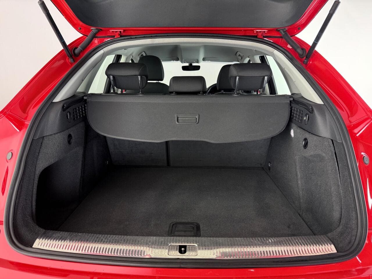 Audi Q3 thumbnail Boot