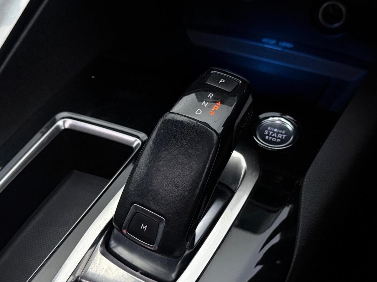 Peugeot 5008 thumbnail Interior Front