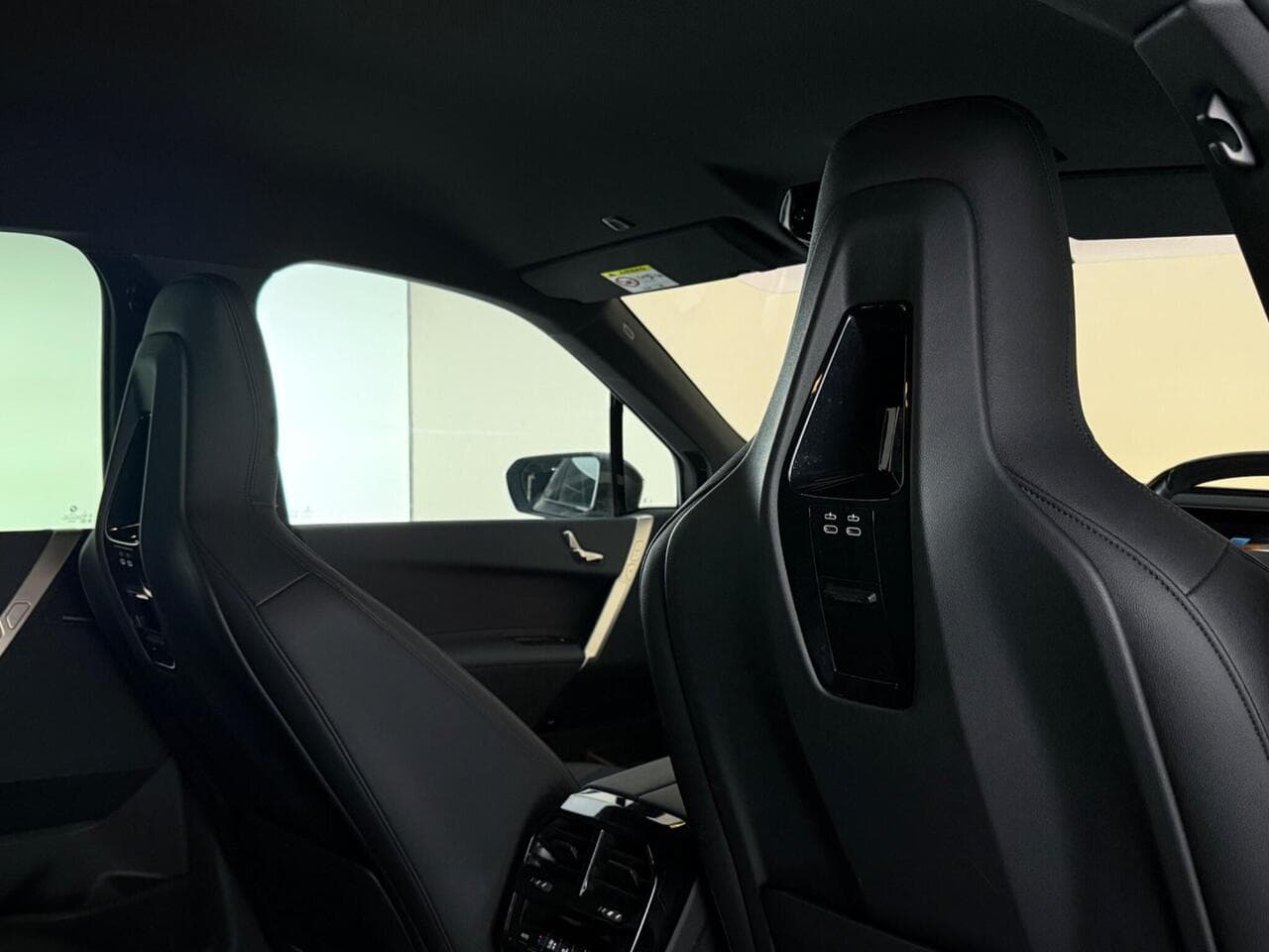 BMW iX thumbnail Seats Rear