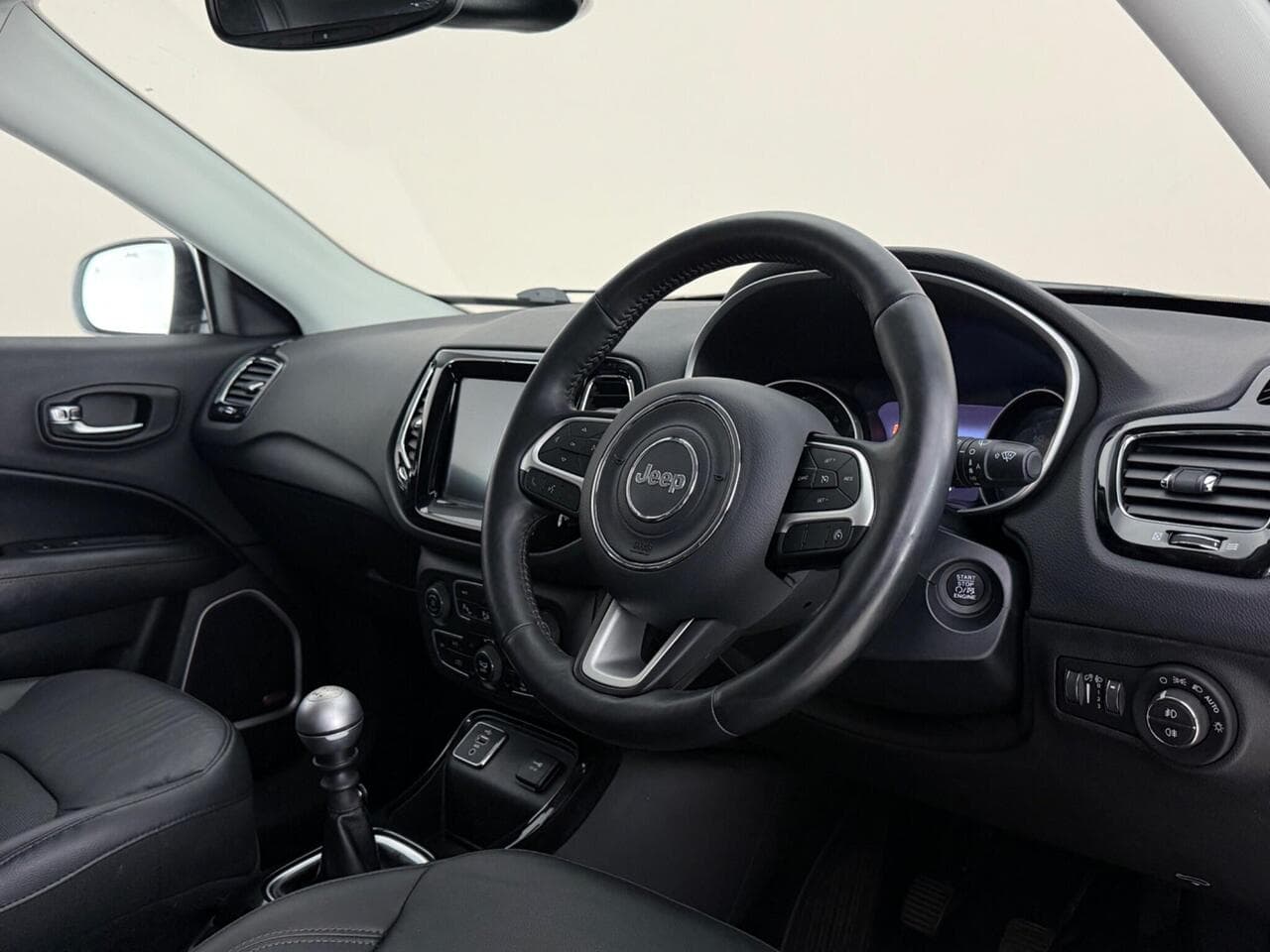 Jeep Compass thumbnail Interior Front