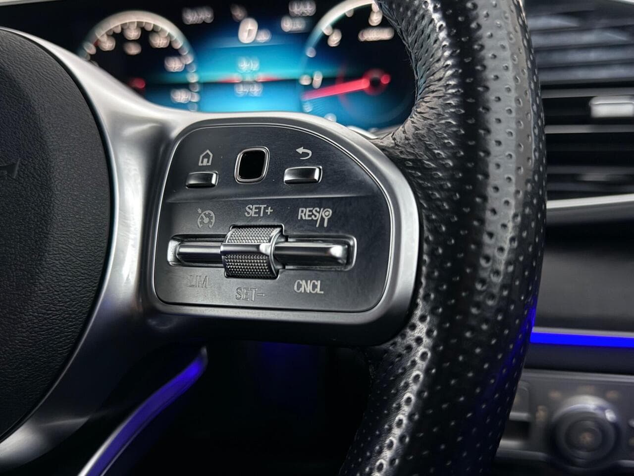 Mercedes-Benz GLE thumbnail Misc Controls