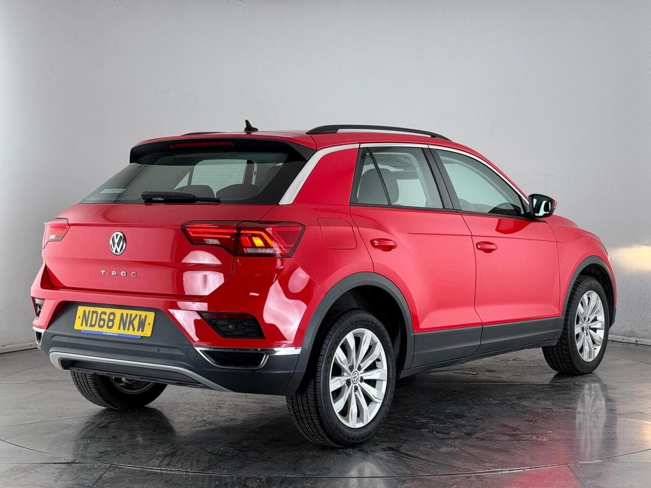 Volkswagen T-Roc thumbnail Rear Right
