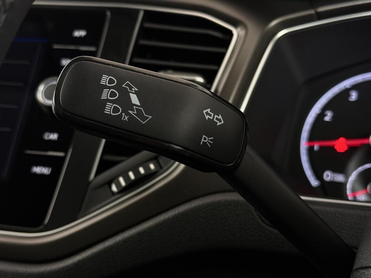 Volkswagen T-Roc thumbnail Misc Controls