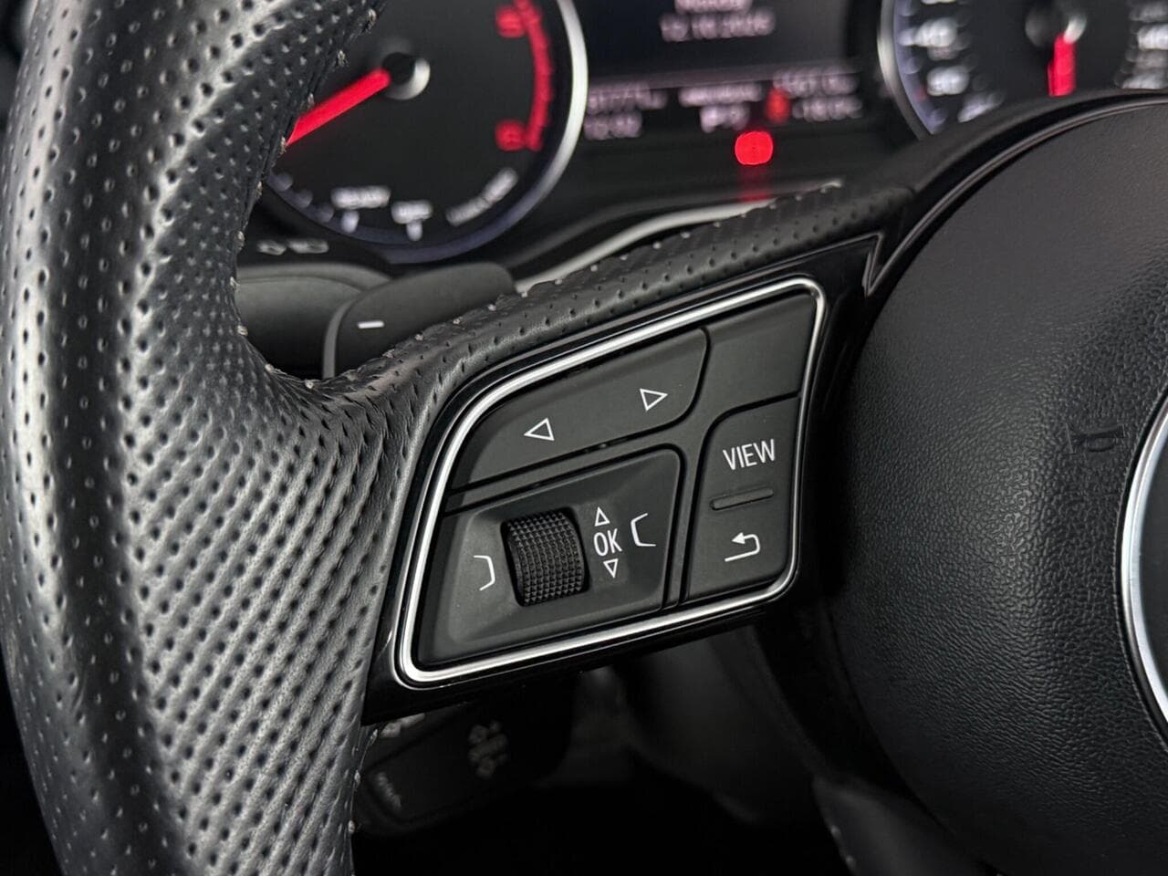 Audi A5 Cabriolet thumbnail Misc Controls