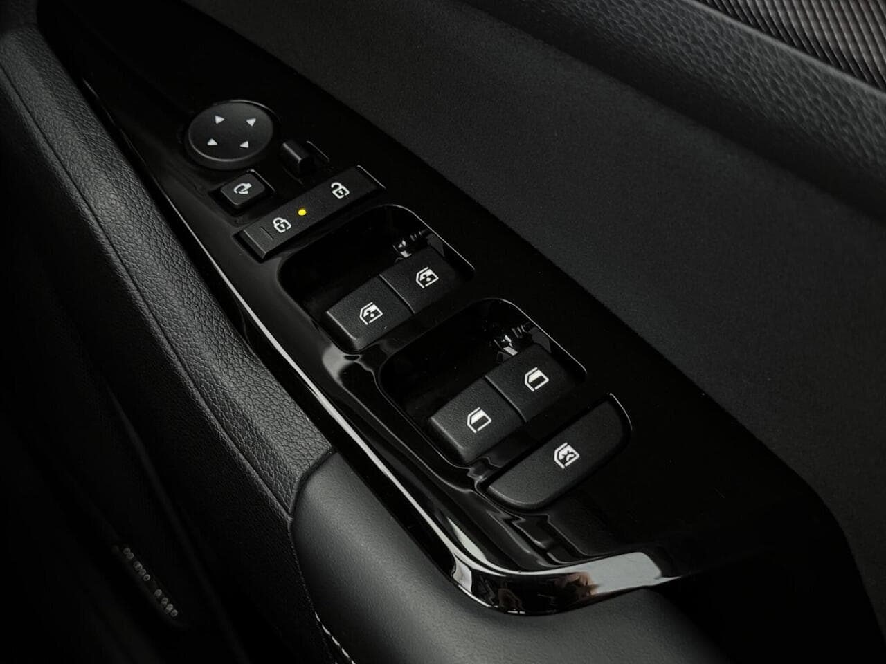Kia Sportage thumbnail Misc Controls