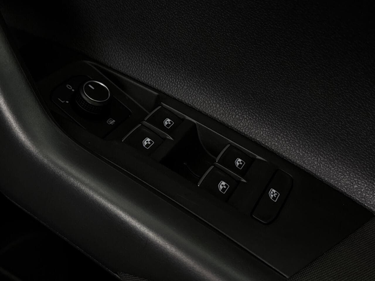 Volkswagen Polo thumbnail Misc Controls