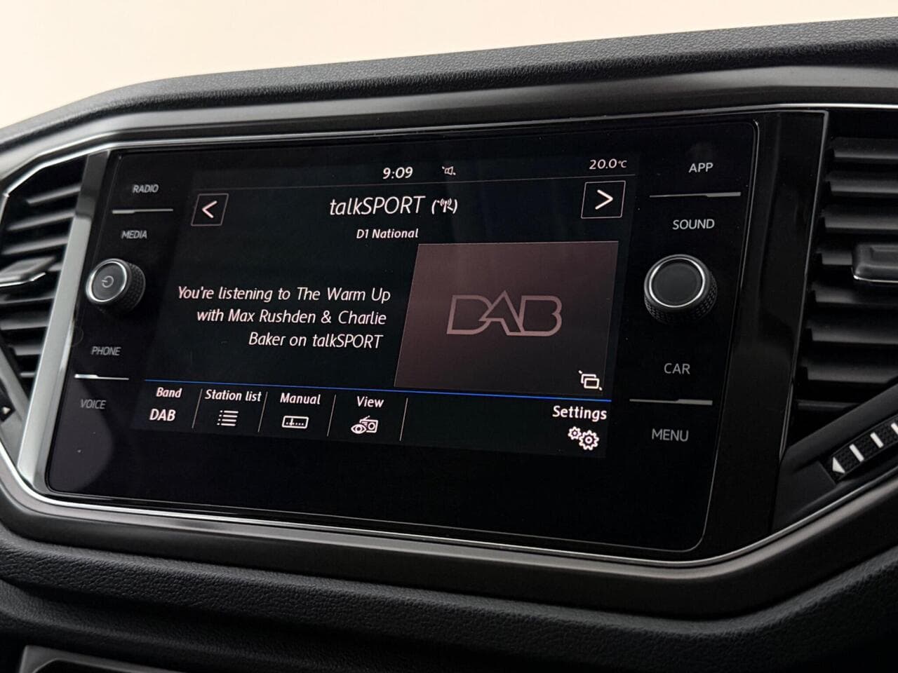 Volkswagen T-Roc thumbnail Infotainment System