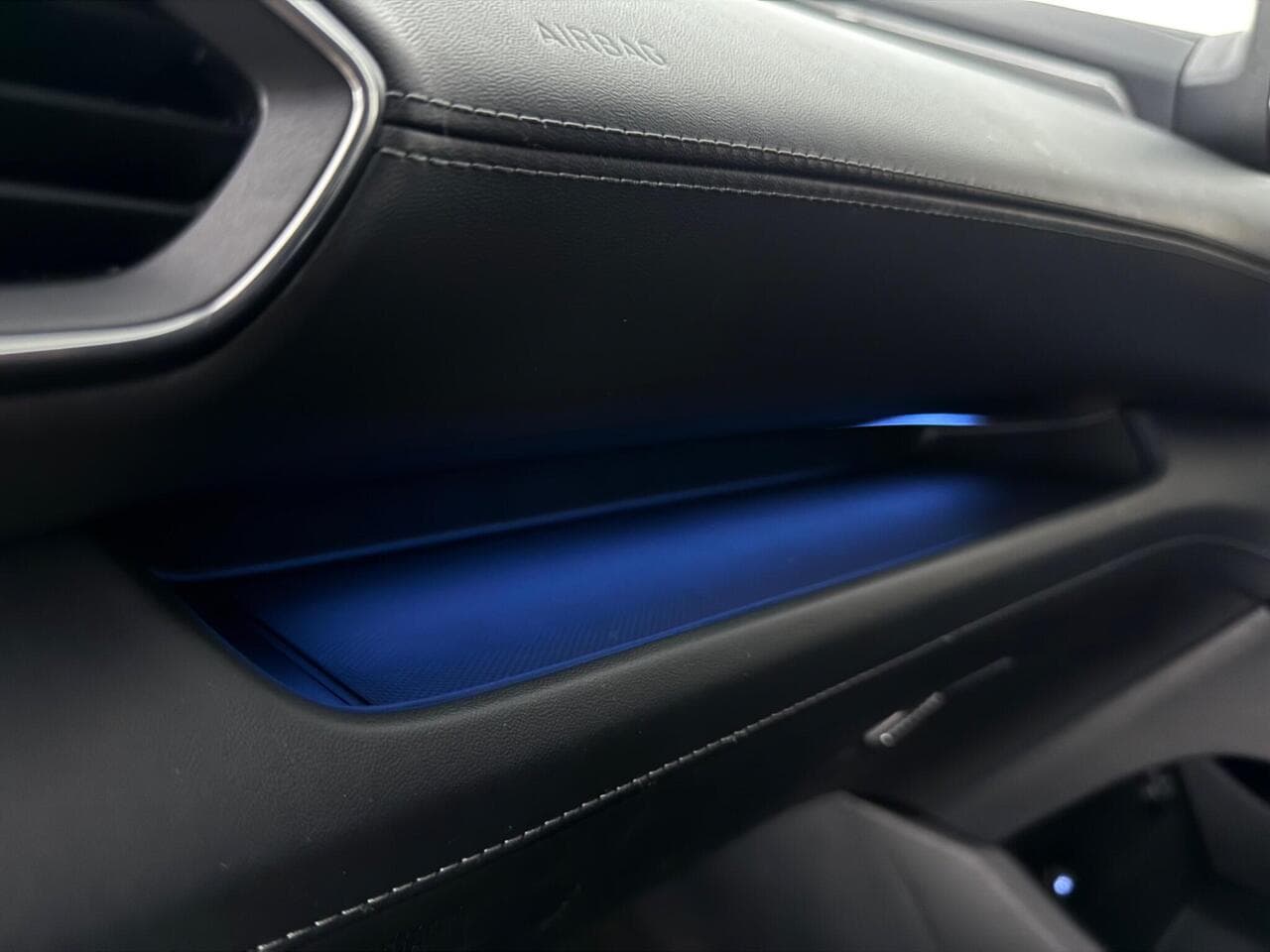 Hyundai Santa Fe thumbnail Glove Box