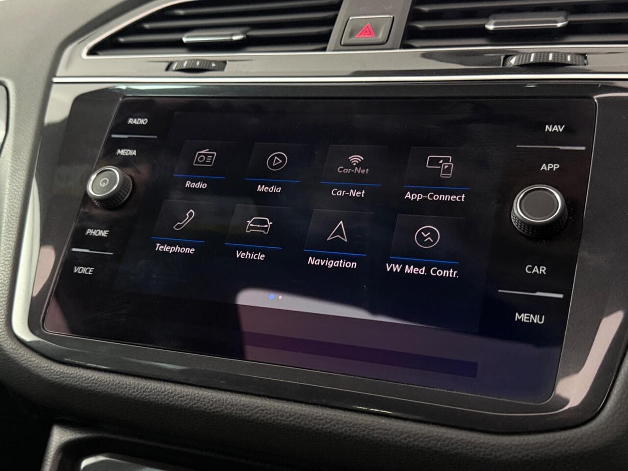 Volkswagen Tiguan thumbnail Infotainment System