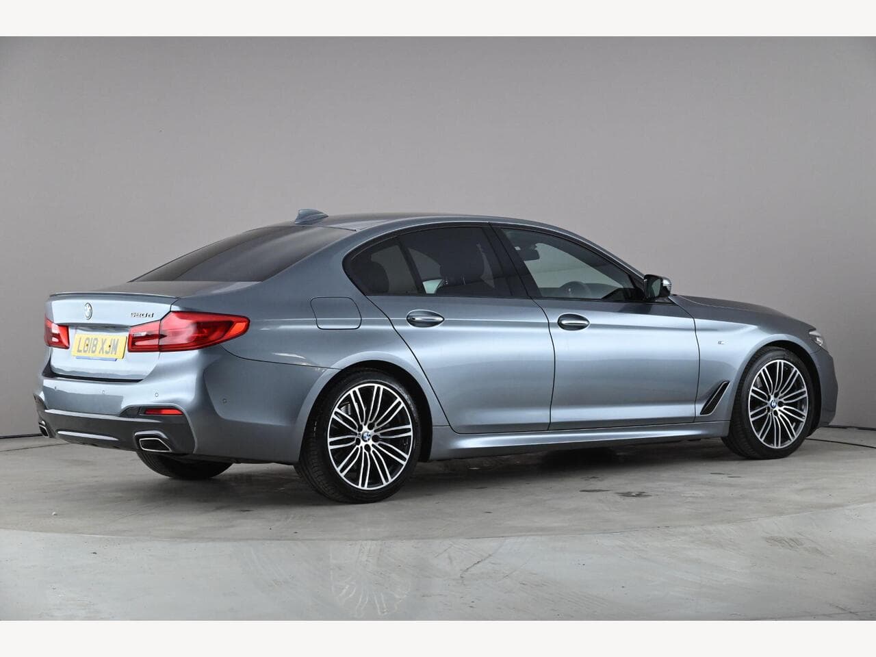 BMW 5 Series thumbnail Rear Right