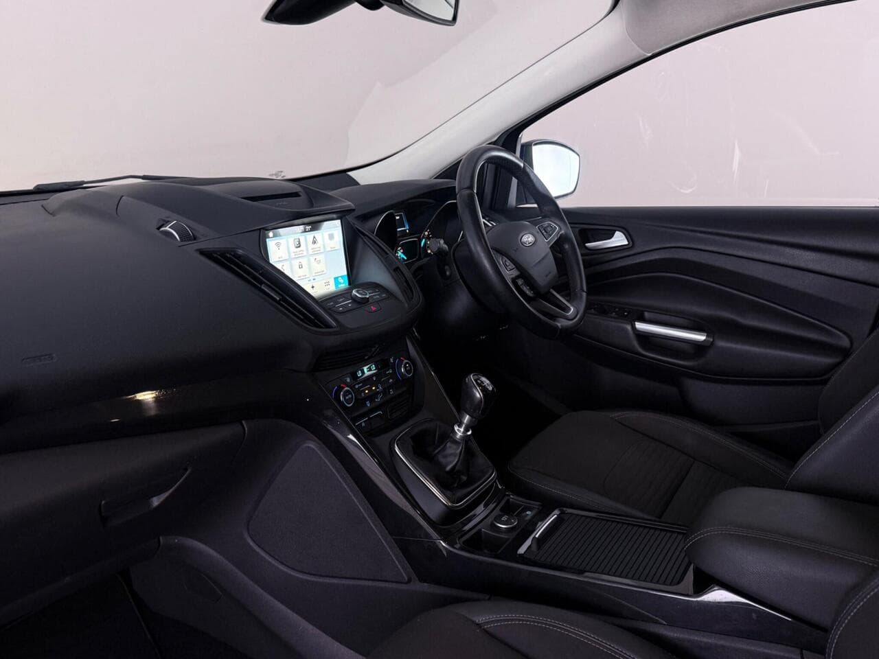 Ford Kuga thumbnail Interior Front
